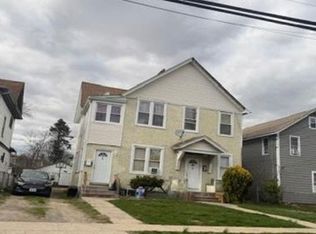 28 Archer St, Freeport, NY 11520