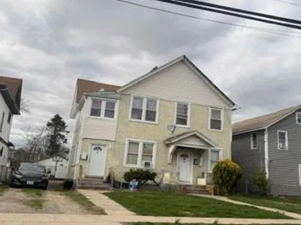 28 Archer St, Freeport, NY 11520