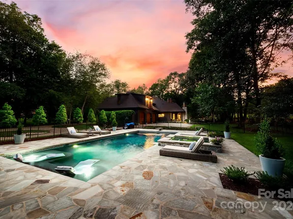 1020 Dan Maples Dr, Cramerton, NC 28032