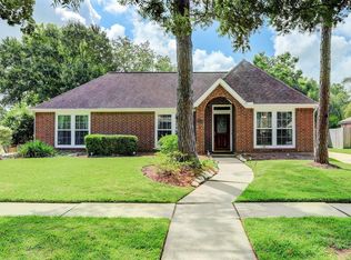 15930 R Manor Square Dr, Houston, TX 77062