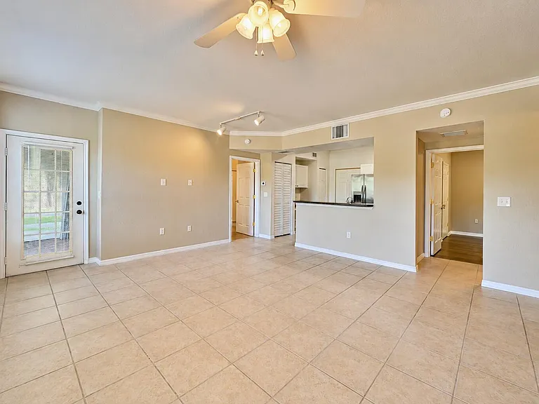 356 SE Rogers Ct — Photo 9