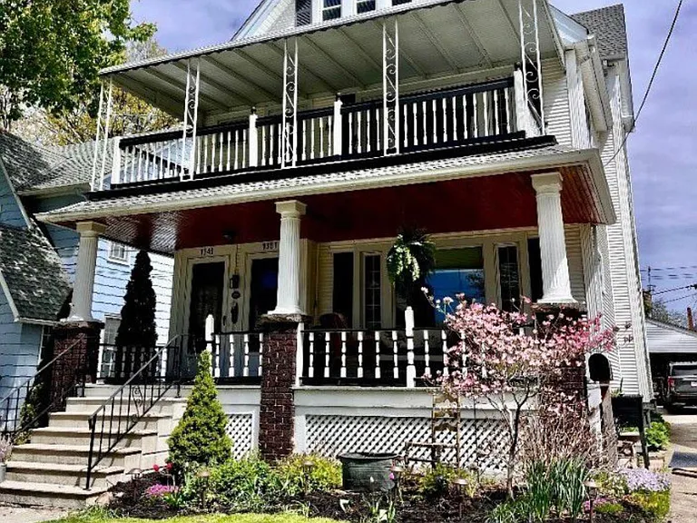 1351 Summit Ave #UPPER — Photo 1