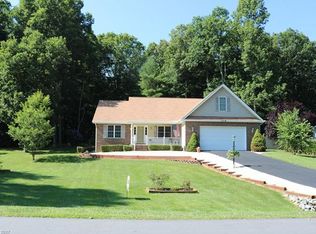 318 Classic Oaks Cir, Hendersonville, NC 28792