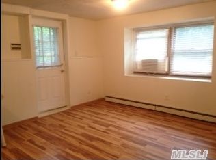 7 Robin Rd, Dix Hills, NY 11746