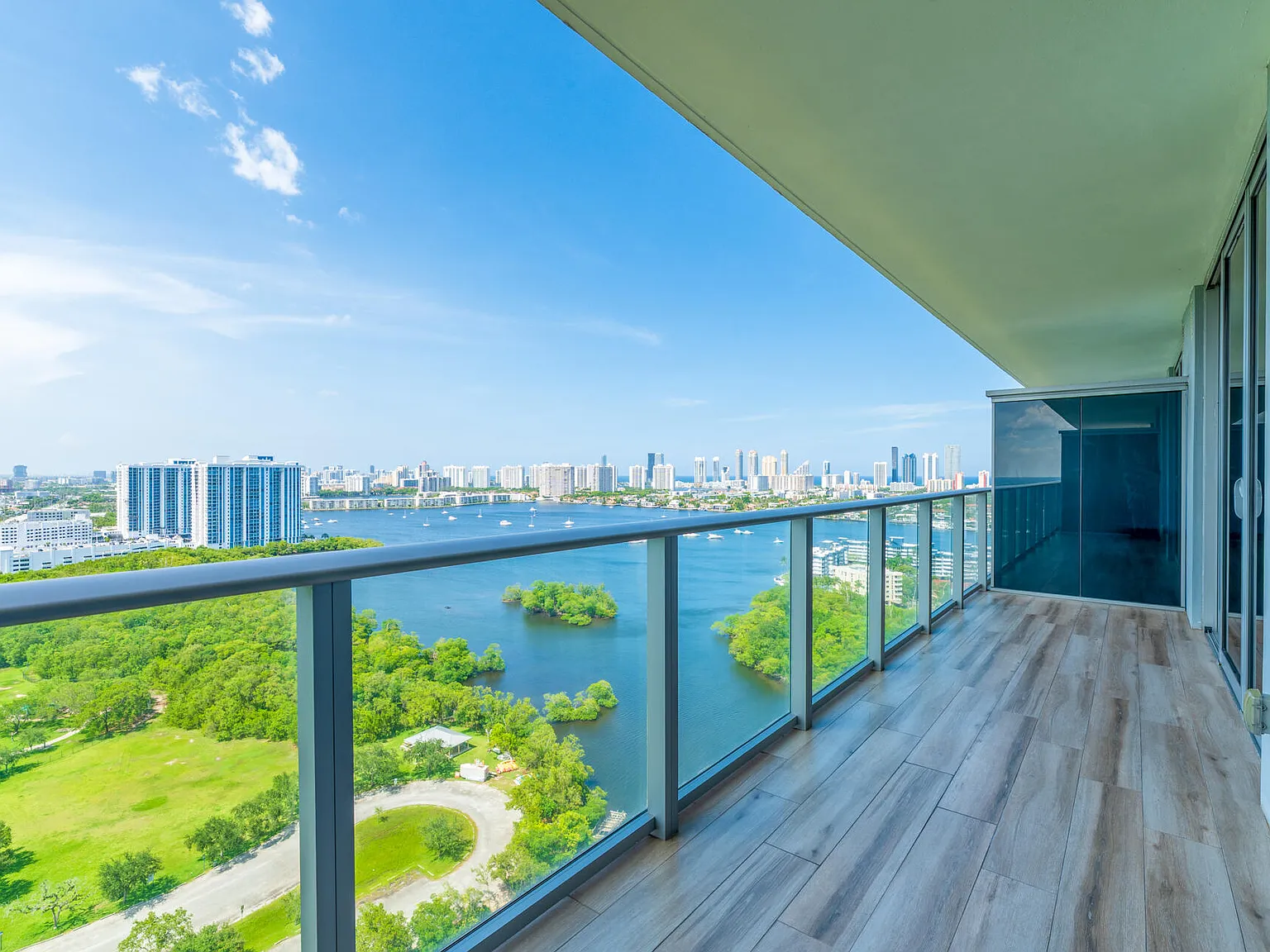 1 bed, 2.0 bath, 937 sqft, $3,385 — Photo 2