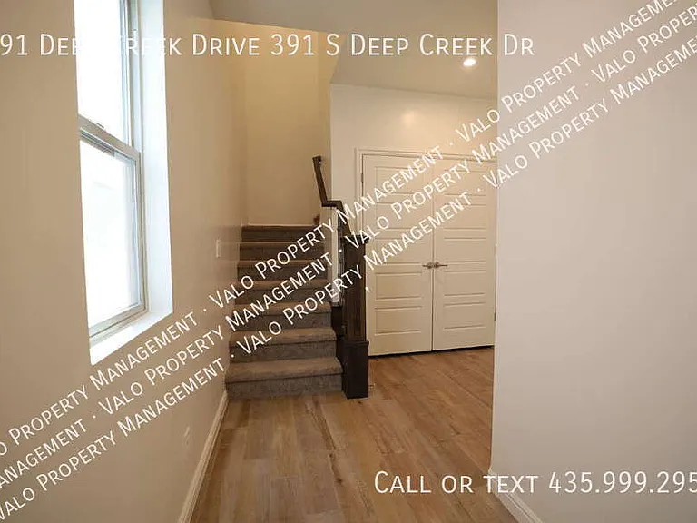 391 S Deep Creek Dr — Photo 3