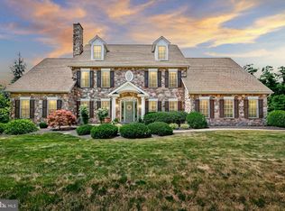 97 Foxfire Ln, Lewisberry, PA 17339