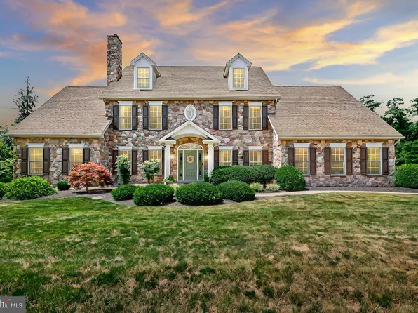 97 Foxfire Ln, Lewisberry, PA 17339