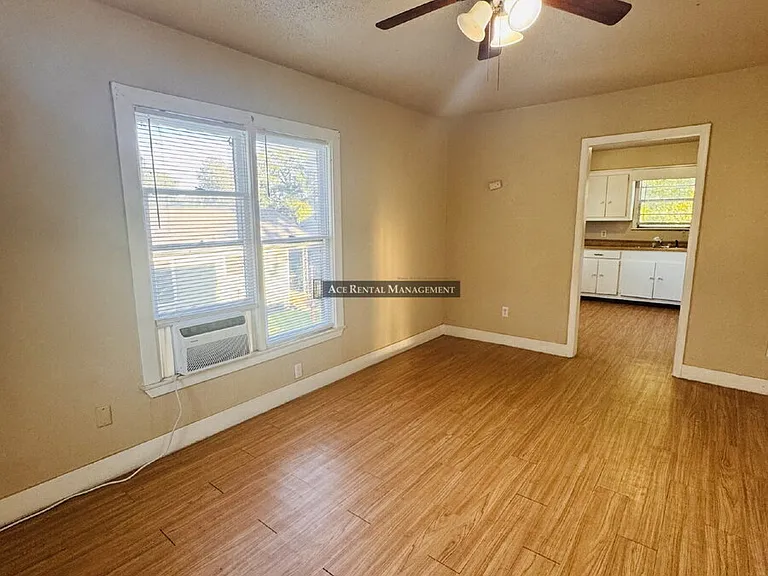 4024 Howard St #B — Photo 2
