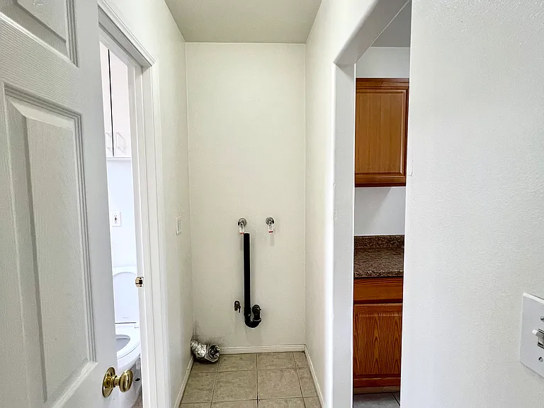 8786 La Salle St — Photo 9