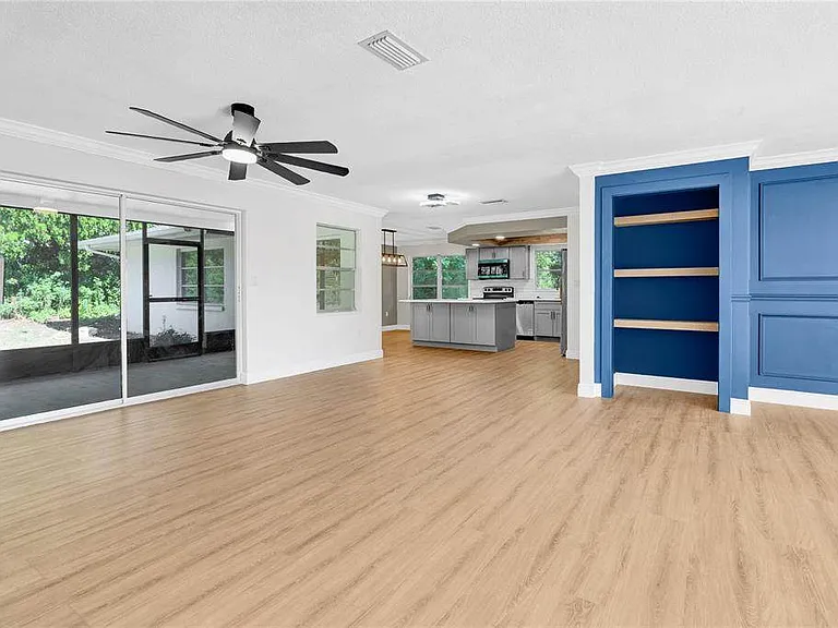 1395 Burnt Oak St — Photo 14