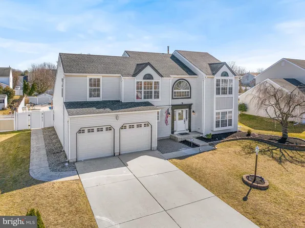 25 Olympia Ln, Sicklerville, NJ 08081