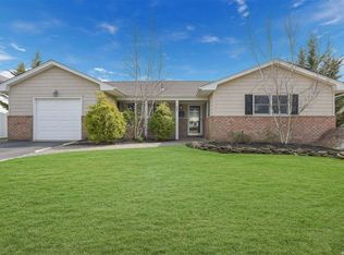 65 Carnegie Dr, Smithtown, NY 11787
