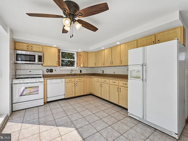 118 Sylvan Ter — Photo 10