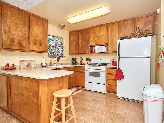 3rd image of 10735 Oakwood Ave