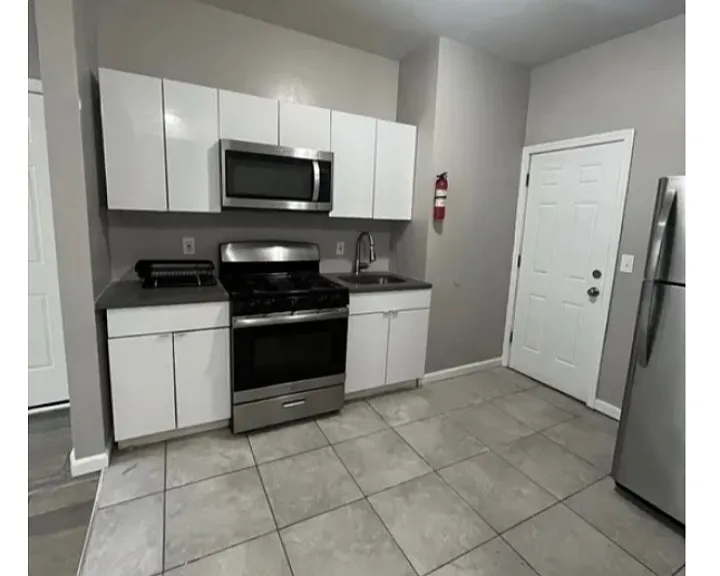 5-298 Halstead St #1A — Photo 1