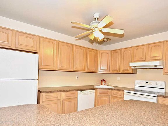 3rd image of 710 Zlotkin Cir