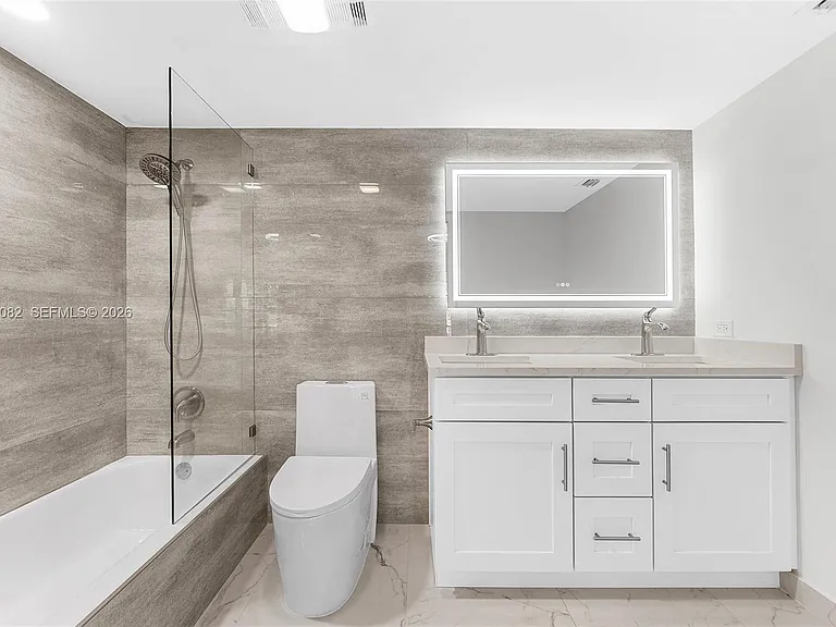 2303 Lucaya Ln #H2 — Photo 18
