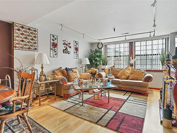 4th image of 70 Johnes St #101
