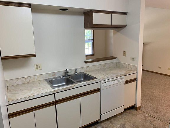 2nd image of 4465 Kensington Ct