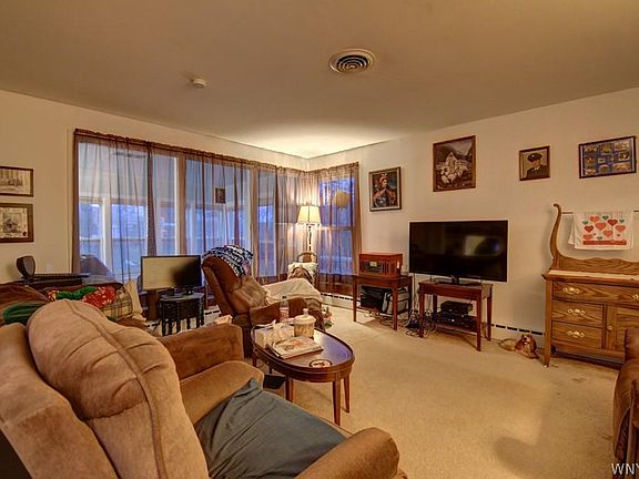 5th image of 640 Montrose Ave