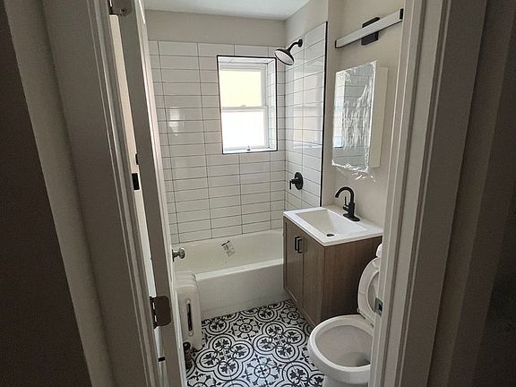 5th image of 4022-4028 N Mozart St #4024-2A