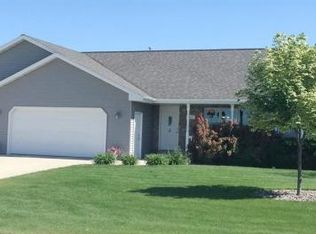127 Bengal Ln, Wrightstown, WI 54180