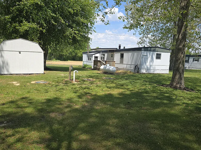 479 Daisey Rd — Photo 2