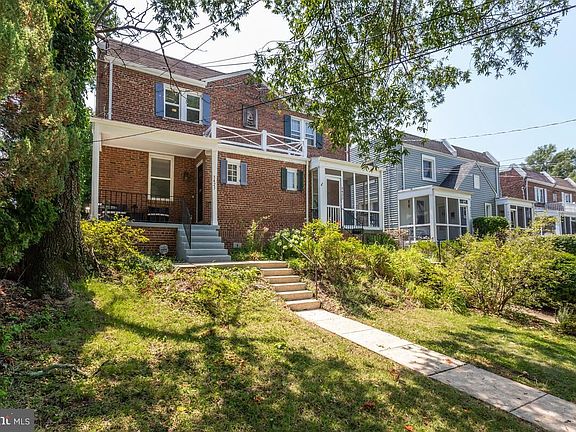 3rd image of 3425 Carpenter St SE
