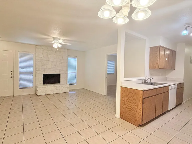 1016 Woodlief Trl — Photo 3
