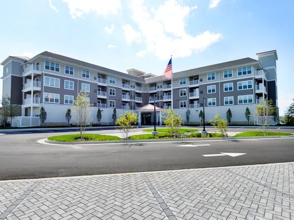 Bay Manor Shops and Apartments