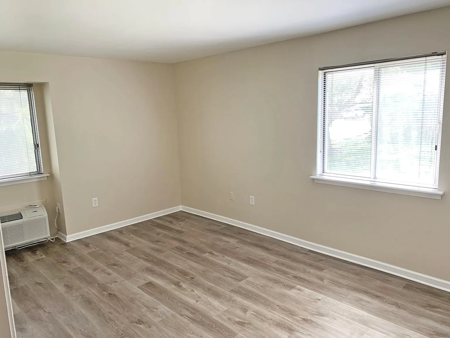 2 bed, 974 sqft, $2,265 — Photo 3