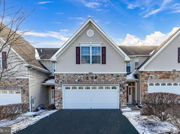 202 Brinley Dr, Pennington, NJ 08534