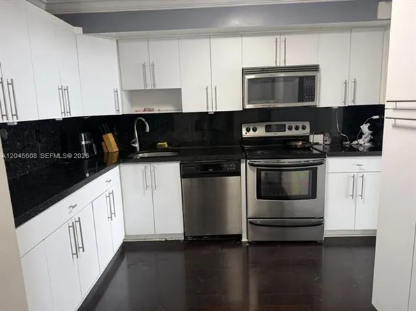 600 NE 36th St, Miami, FL