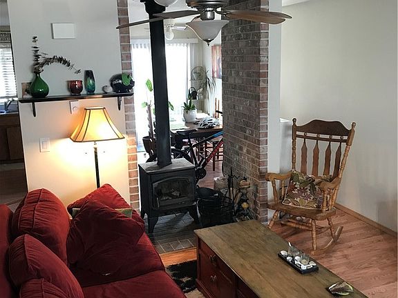 4th image of 5716 Wisteria Ln NE