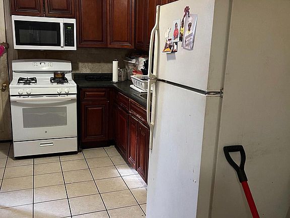 3rd image of 416 W Cumberland St
