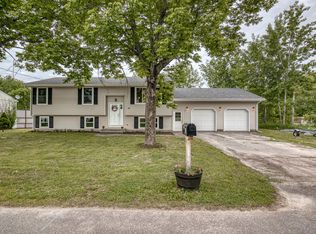 20 Hilltop Ave, Lewiston, ME 04240