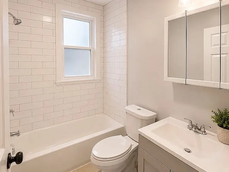3 bed, $2,200 — Photo 3