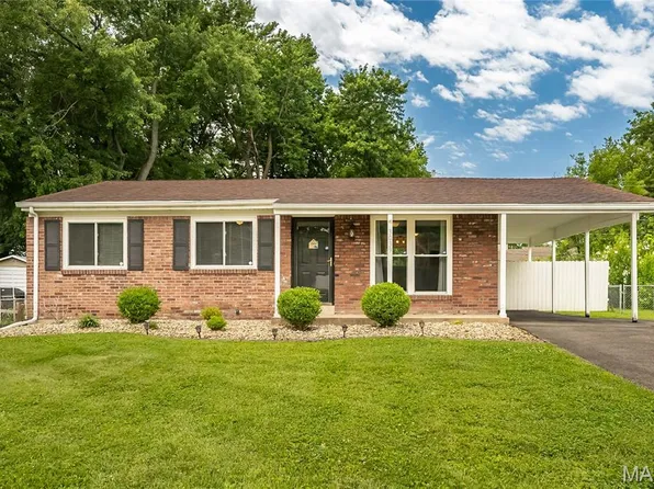 3039 Charmbrook Ln, Maryland Heights, MO 63043