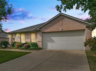 207 Long Prairie Dr, Forney, TX 75126