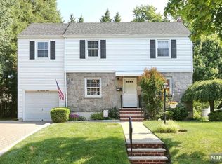 260 Kensington Rd, River Edge, NJ 07661