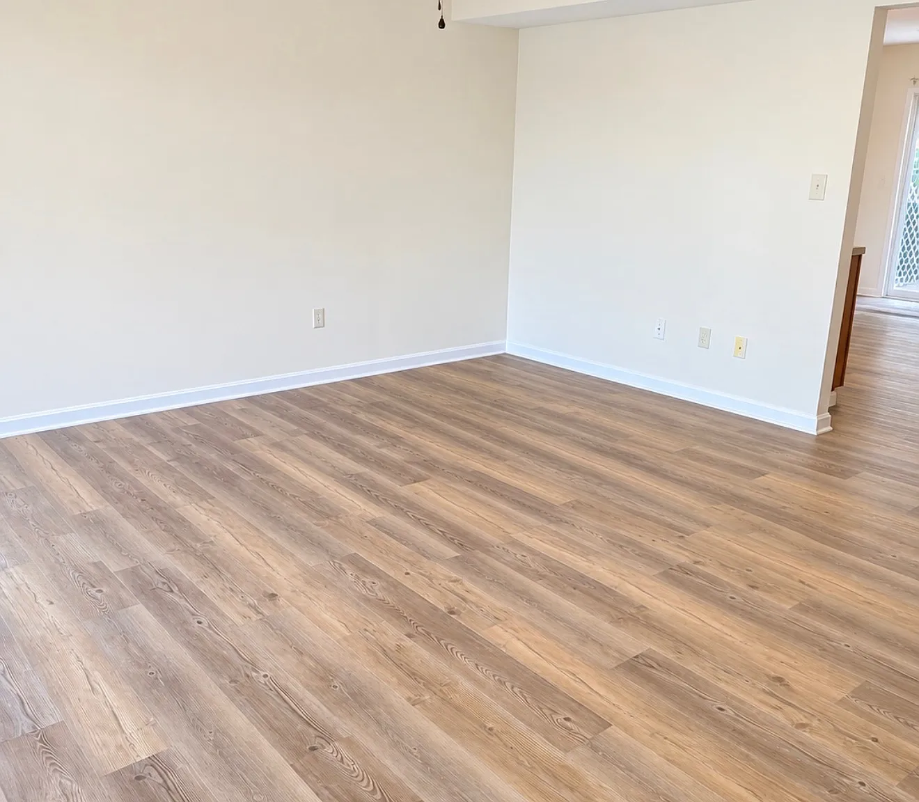 3 bed, 2.5 bath, 1526 sqft, $2,400 — Photo 4