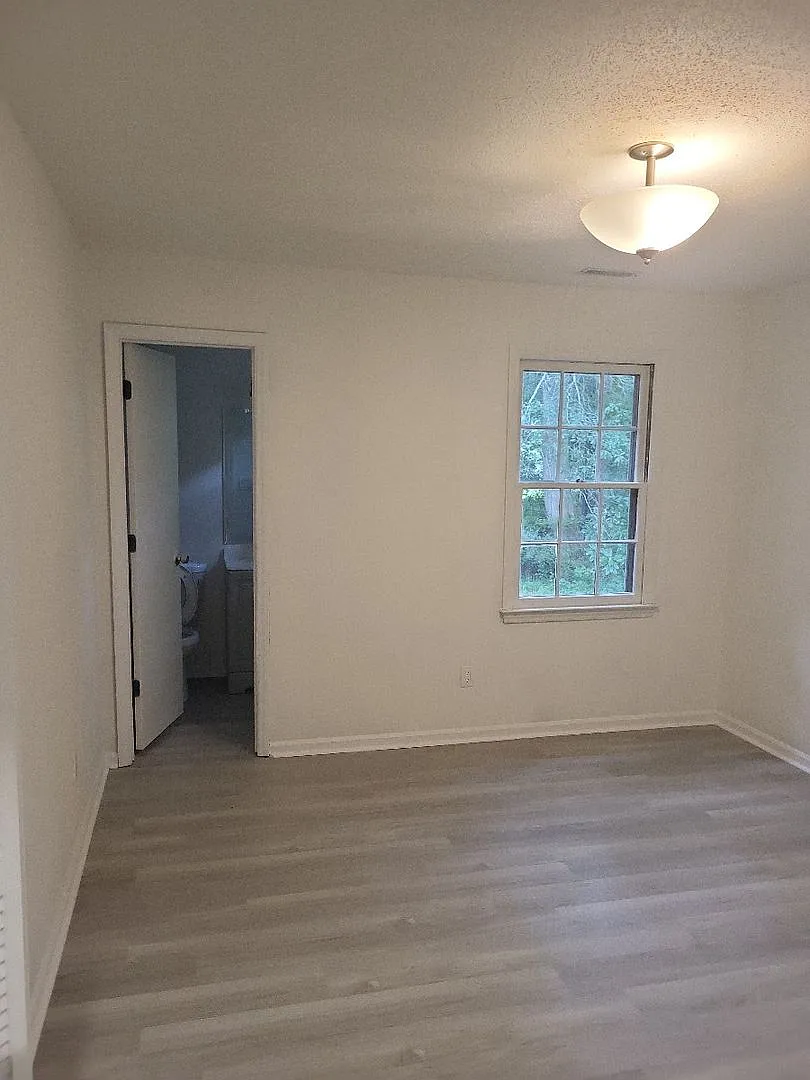 Nice 2 bedroom 2 bath duplex-$200 off First Month's Rent and 20% Agent Commission — Photo 2