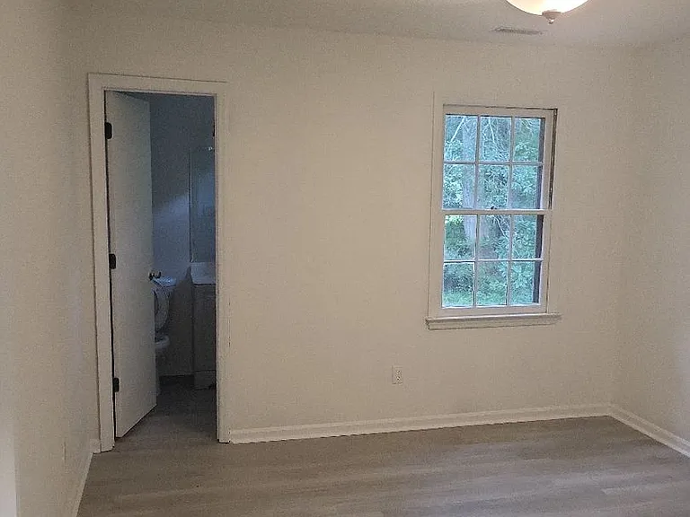 315 Cedar Creek Dr — Photo 2