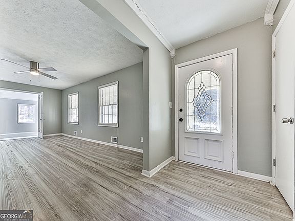 3rd image of 6266 Auburn Dr