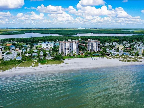 3rd image of 2800 Estero Blvd APT 906