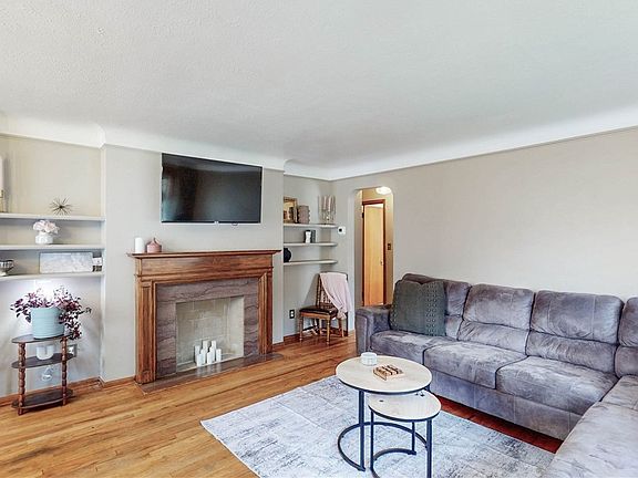 4th image of 8111 Thornton Dr