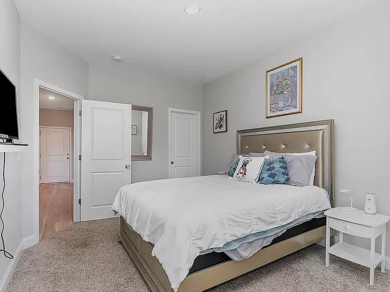 1006 Gateway Commons Cir — Photo 8