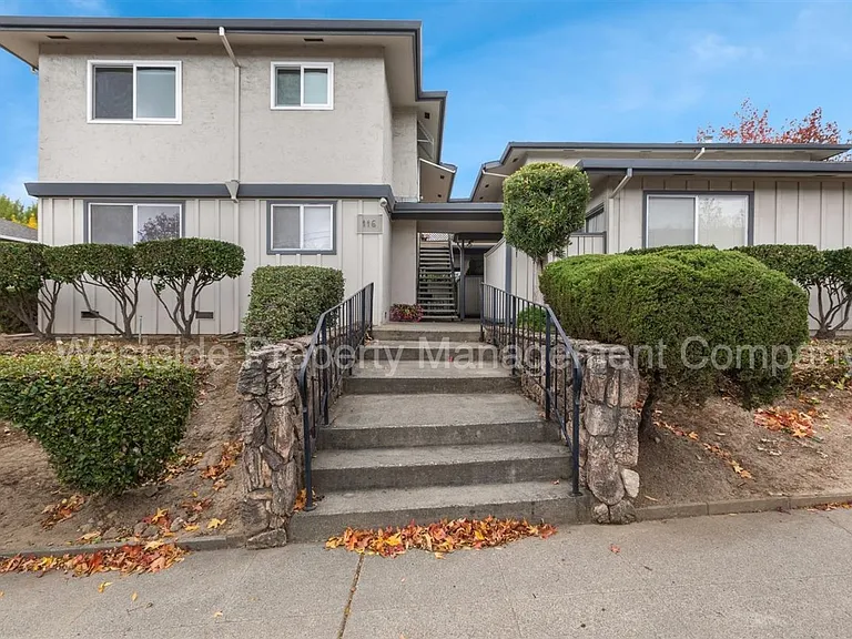 116 Towne Ter #1 — Photo 2
