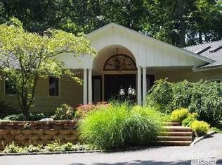 12 Gorham Ln, Dix Hills, NY 11746